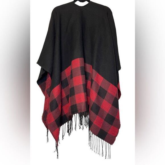 Charlie Paige Plaid Red and Black Kimono Wrap Style Sweater Cozy Holiday Wrap - Picture 2 of 5